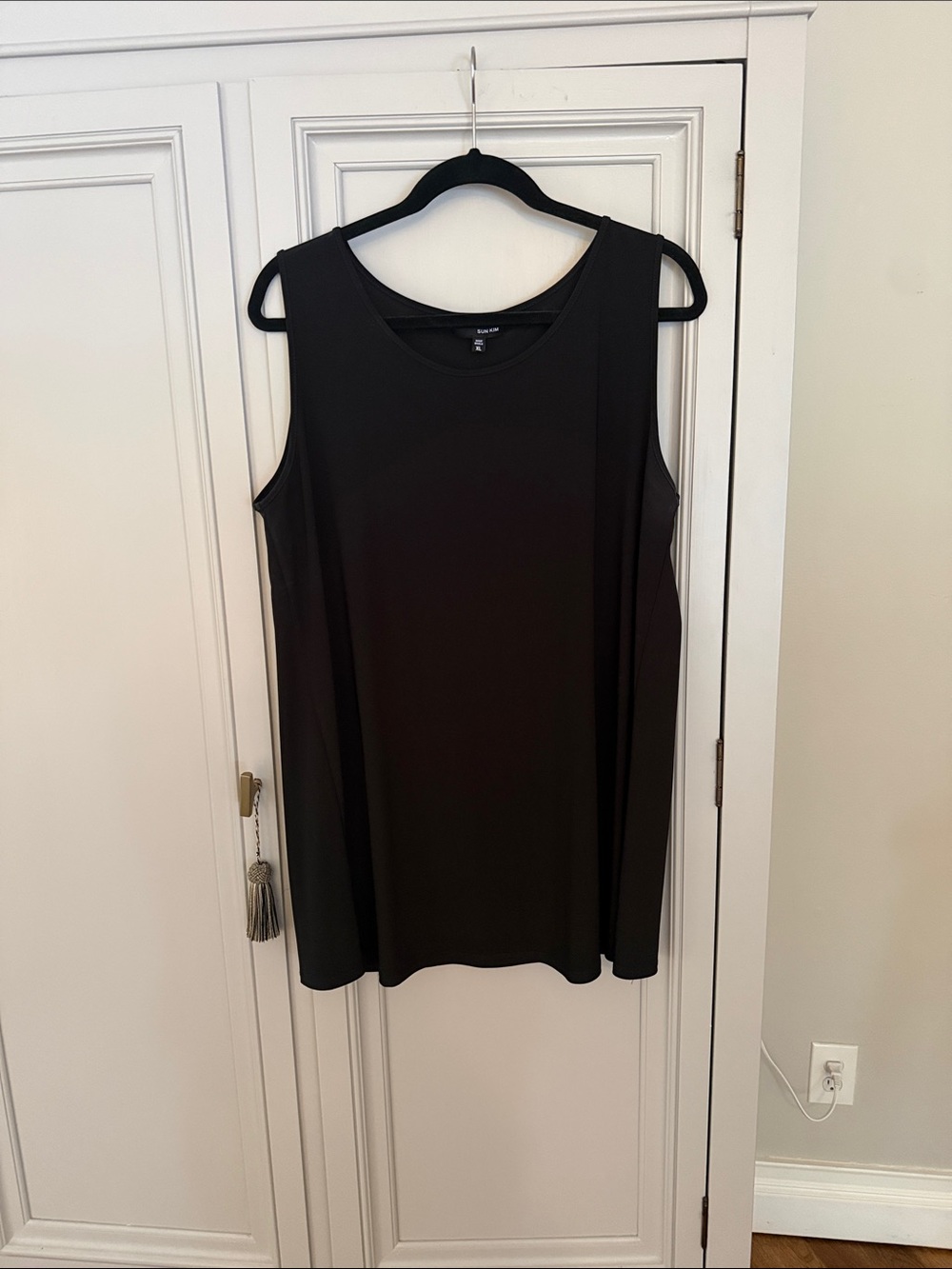 Black Sleeveless Scoop Neck Tank Top - Unbranded